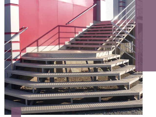 Лестницы для магазина в Воскресенске — изготовление и монтаж