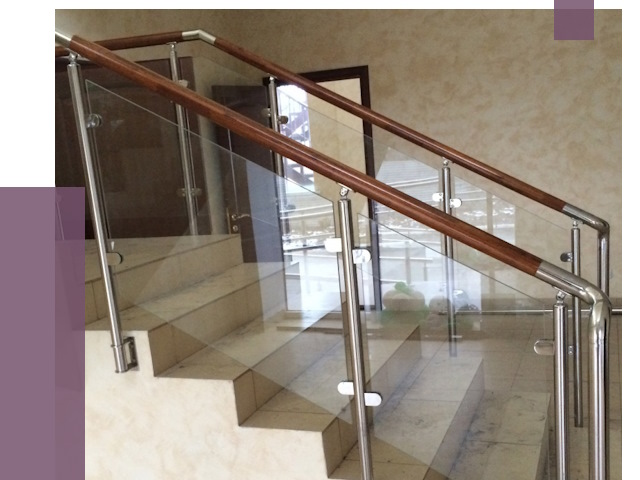 Комбинированные перила из металла и дерева в Воскресенске